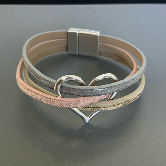 Bohemian Heart Bracelet - Picture 3 of 16